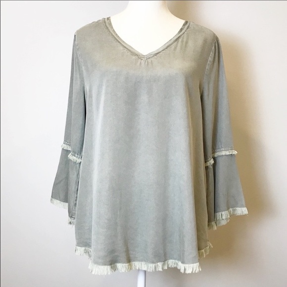 Francesca's Collections Tops - 📍 3/$30 Blue Rain Boho Bell Sleeve Frayed Hem Top